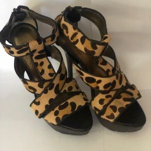 Pelle Moda leopard heels size 6